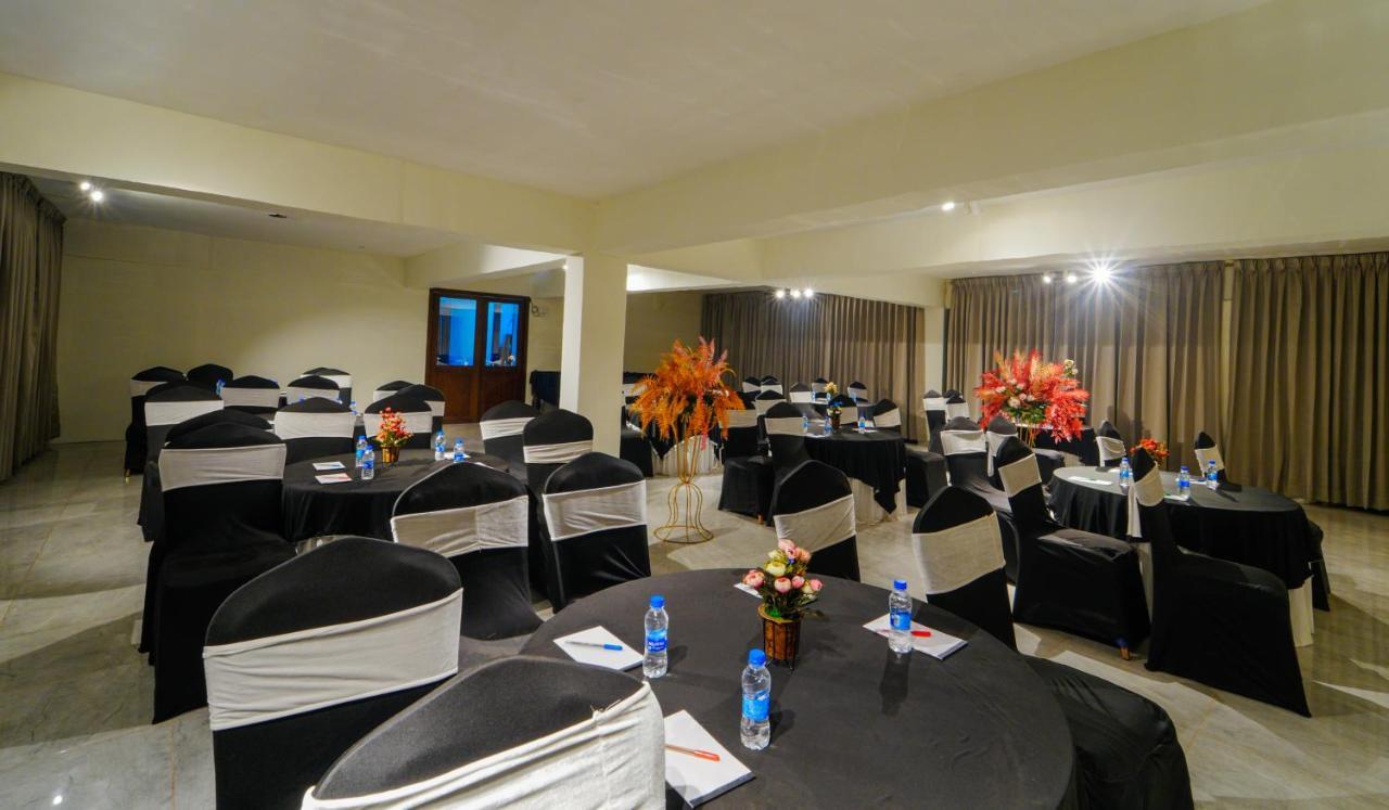 Hotel Woodcrest Zirakpur - Best Family Hotel By - A Unit Of Sidham Group Zewnętrze zdjęcie