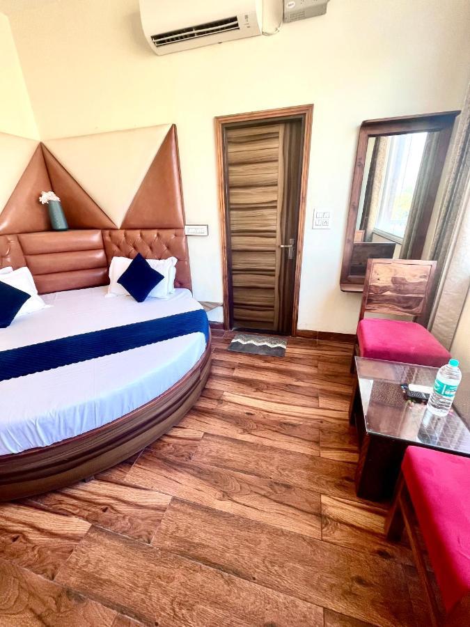 Hotel Woodcrest Zirakpur - Best Family Hotel By - A Unit Of Sidham Group Zewnętrze zdjęcie